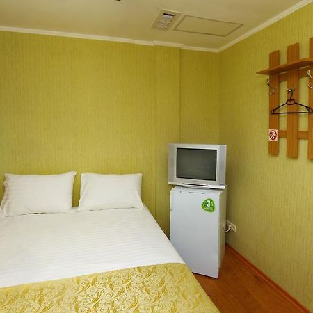 אודסה Tokyo Star Economy Hotel מראה חיצוני תמונה